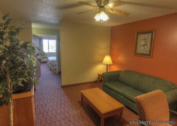 Quality Inn&suites Hotel 2*