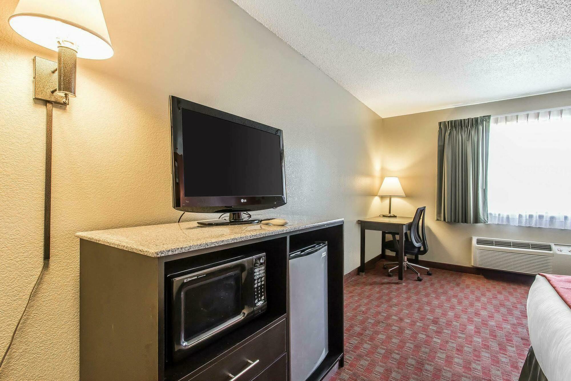 Hotel Quality & La Vergne